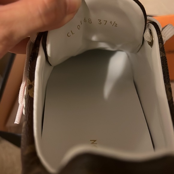 Louis Vuitton monogram sneaker limited edition - Picture 3 of 6
